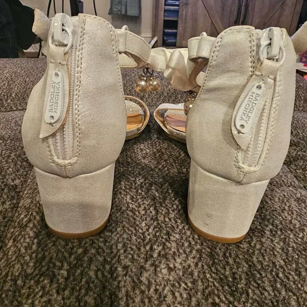 Badgley Mischka Perina Pearl Bow Heels White Ankle Strap Sandals Size 3, EU 34